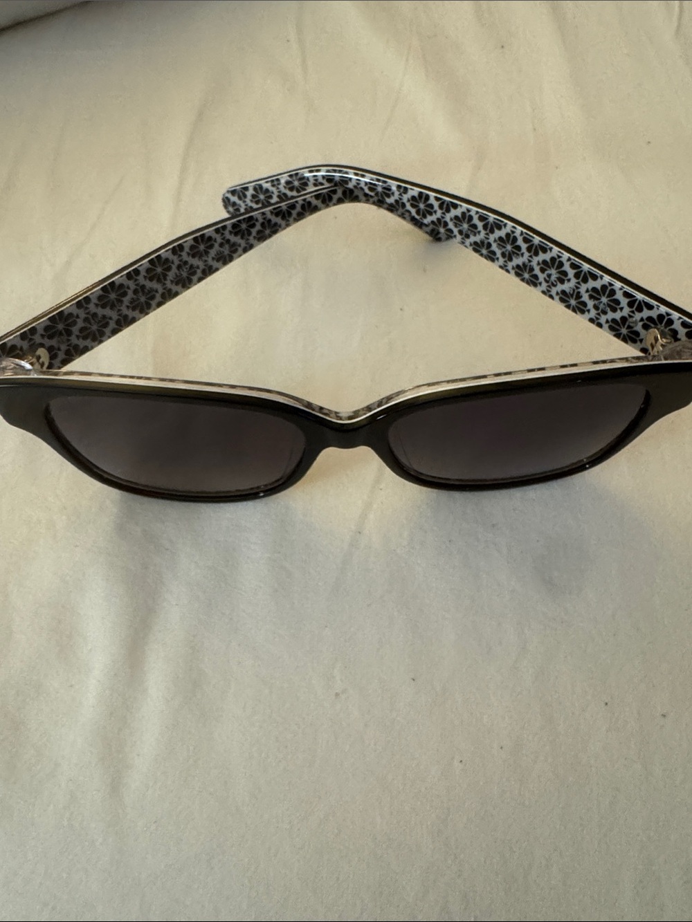 kate spadeHello Sunshine Sunglasses with Floral Temple Pattern